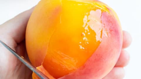 How to Peel Peach Skin Off?