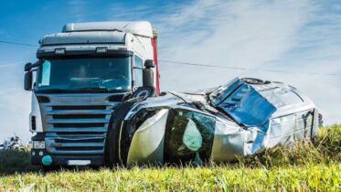 When to Hire a San Diego Truck Accident Lawyer