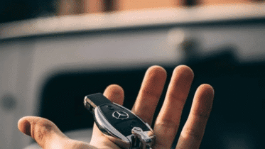 Renting a Car in Dubai for Tourists: How to Save Money and Avoid Traps